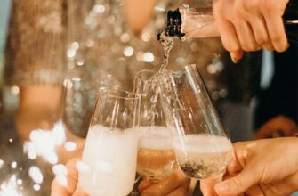 Тости на Новий рік: добірка найтепліших, найвеселіших і найкрасивіших привітань